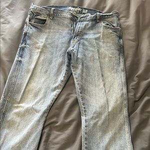 Wrangler Men's Slim Straight Light Blue Jeans